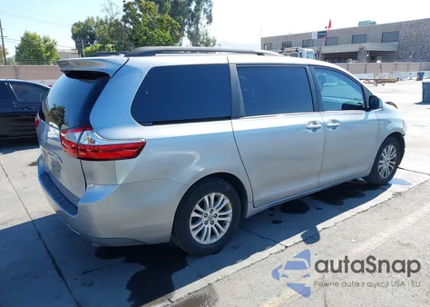 2017 Toyota Sienna Xle 8 Passenger z USA, uszkodzony, nr VIN 5TDYZ3DC3HS797383
